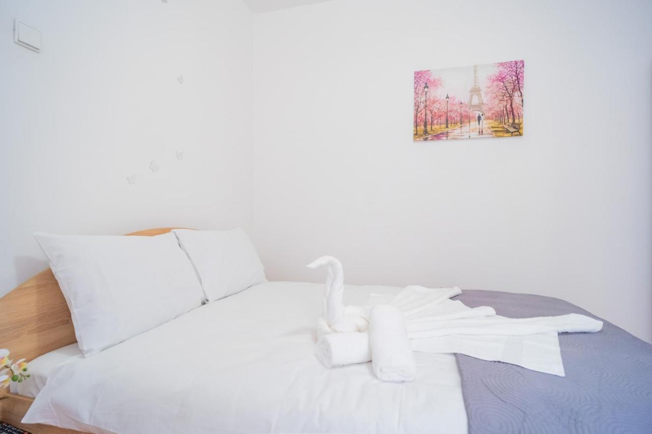 Serene 1Br Apartment With Workspace บูคาเรสต์ ภายนอก รูปภาพ